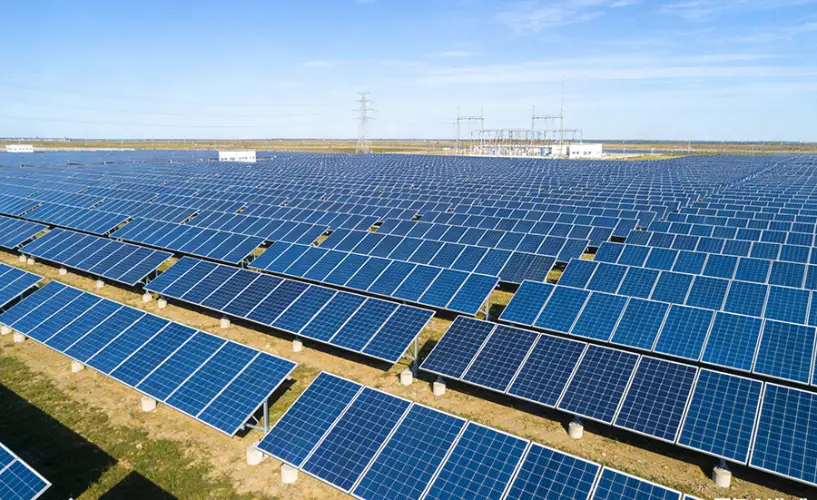 Feidhmiú Claochladáin Ard-Minicíochta i gCórais Inverter Photovoltaic